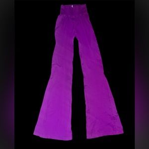 FREE PEOPLE  GOOD KARMA FLARE  LEGGING VIVID VIOLET EUC